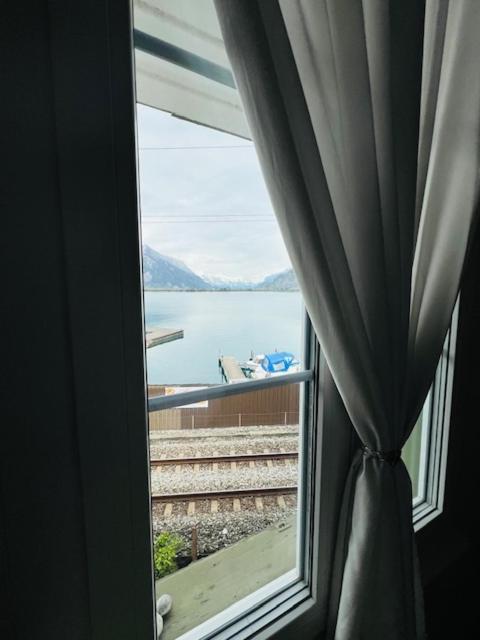 Au Bord Du Lac Darligen Екстер'єр фото